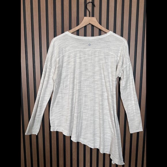 Lululemon Top 6 / 8 Womens White Heather Long Sleeve Asymmetrical Hem Crewneck - Picture 2 of 6